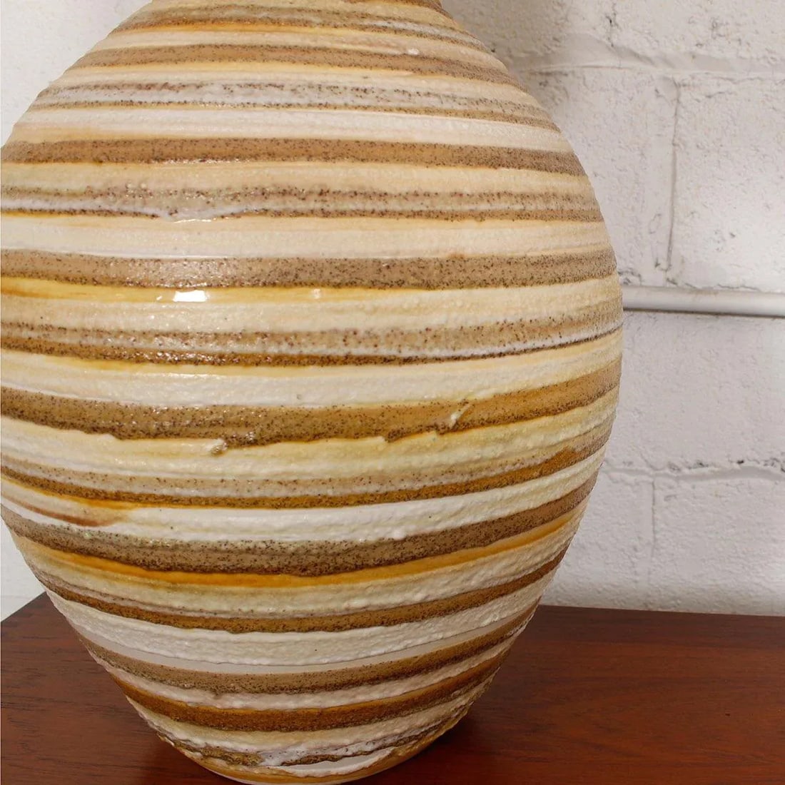 Natural Tones Hand-Painted Pottery Table Lamp (K: Sf) - 6