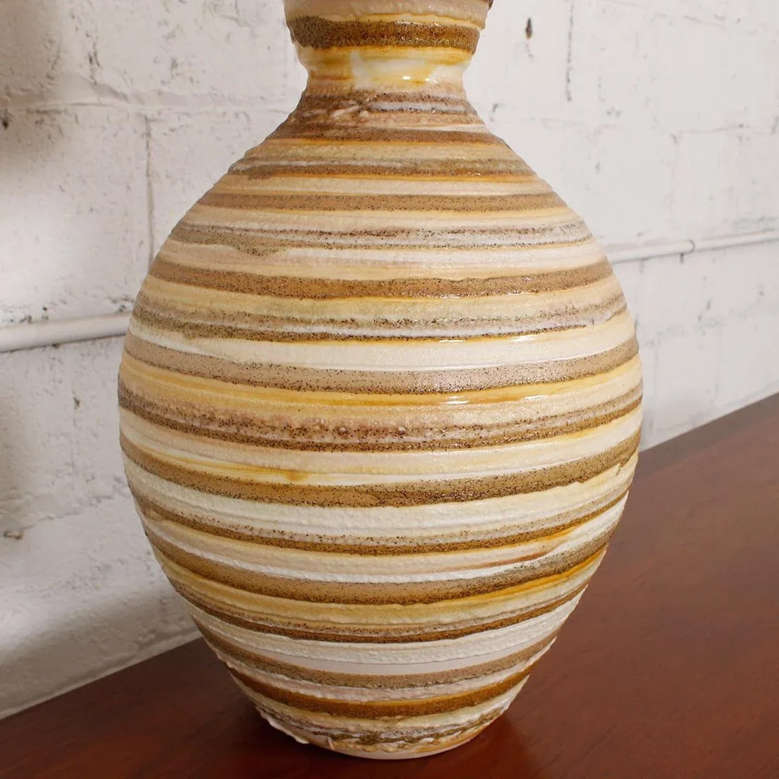 Natural Tones Hand-Painted Pottery Table Lamp (K: Sf) - 7