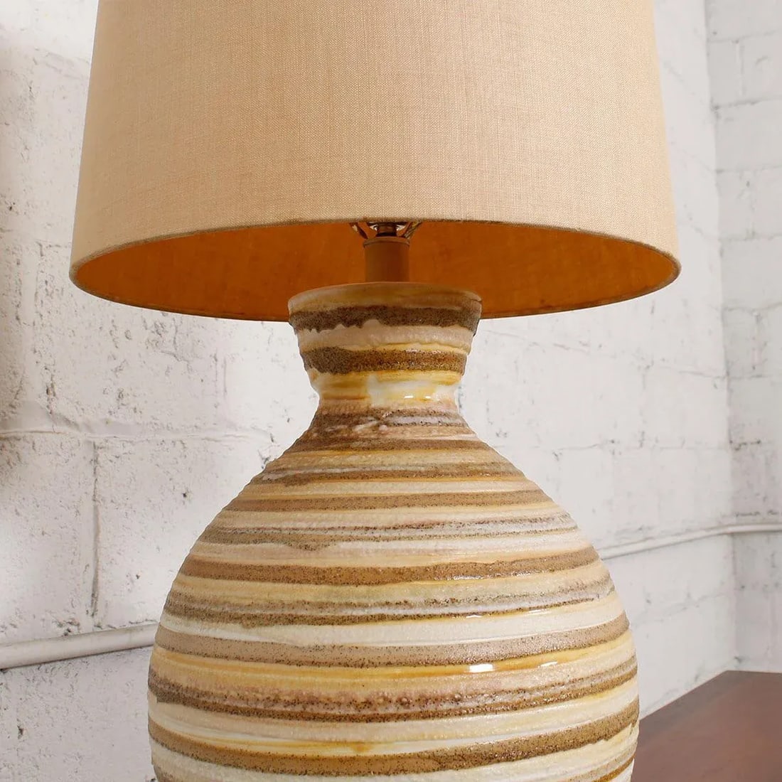 Natural Tones Hand-Painted Pottery Table Lamp (K: Sf) - 8