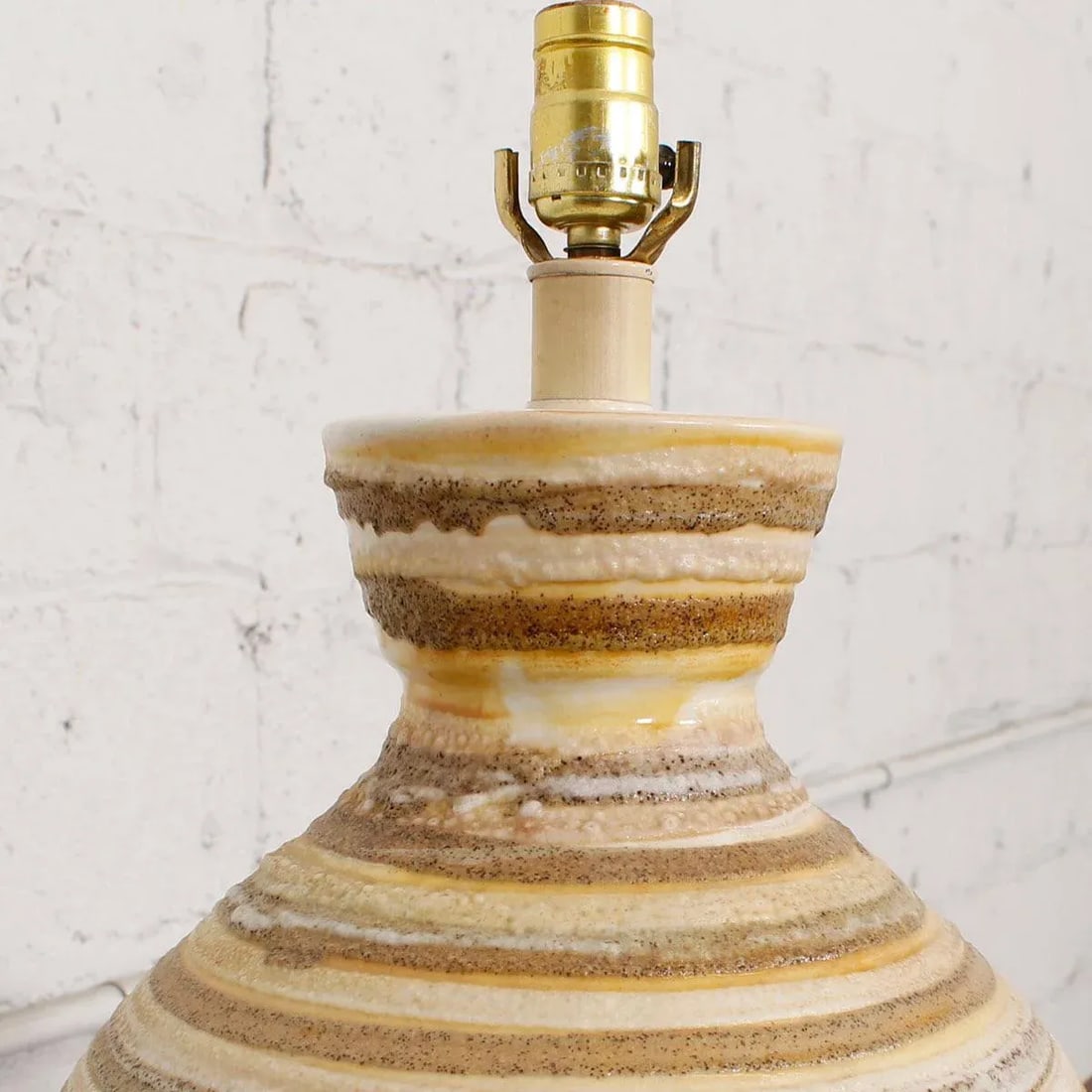 Natural Tones Hand-Painted Pottery Table Lamp (K: Sf) - 9