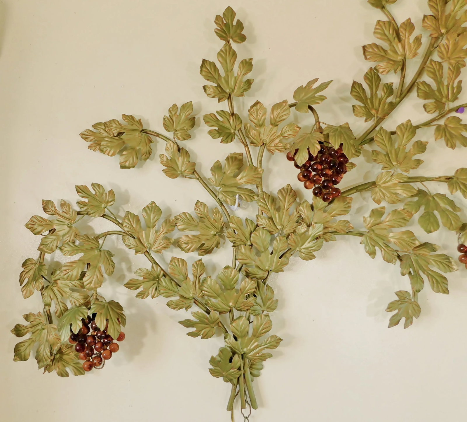 Large Vintage Mid Century Gold Italian Toleware Lighted Amber Grapes Electric Wall Sconce - 10