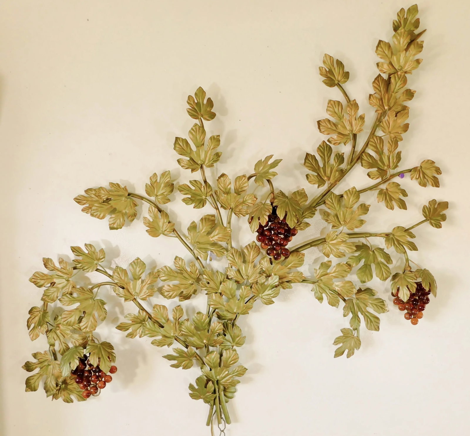Large Vintage Mid Century Gold Italian Toleware Lighted Amber Grapes Electric Wall Sconce - 12