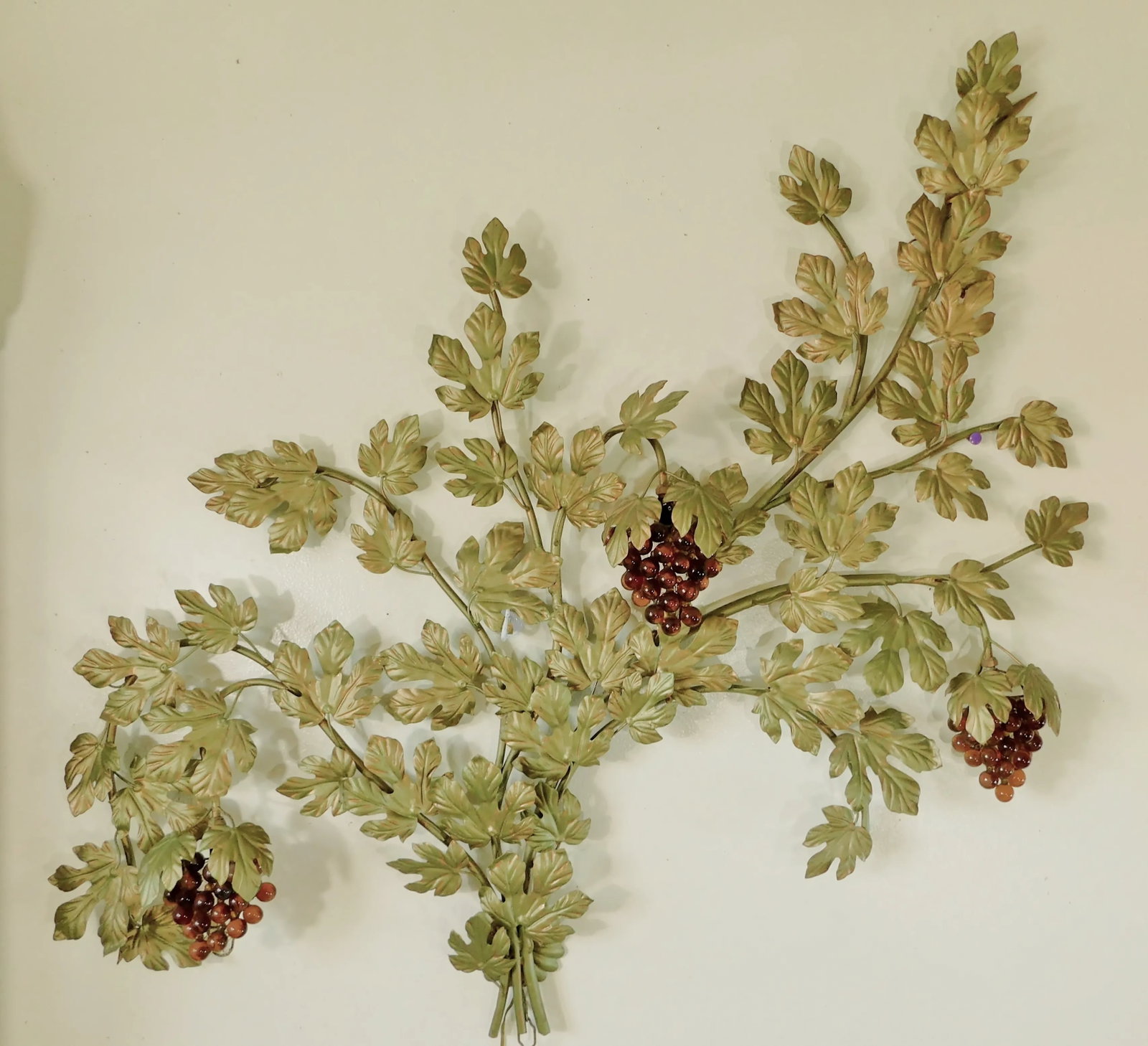 Large Vintage Mid Century Gold Italian Toleware Lighted Amber Grapes Electric Wall Sconce - 2