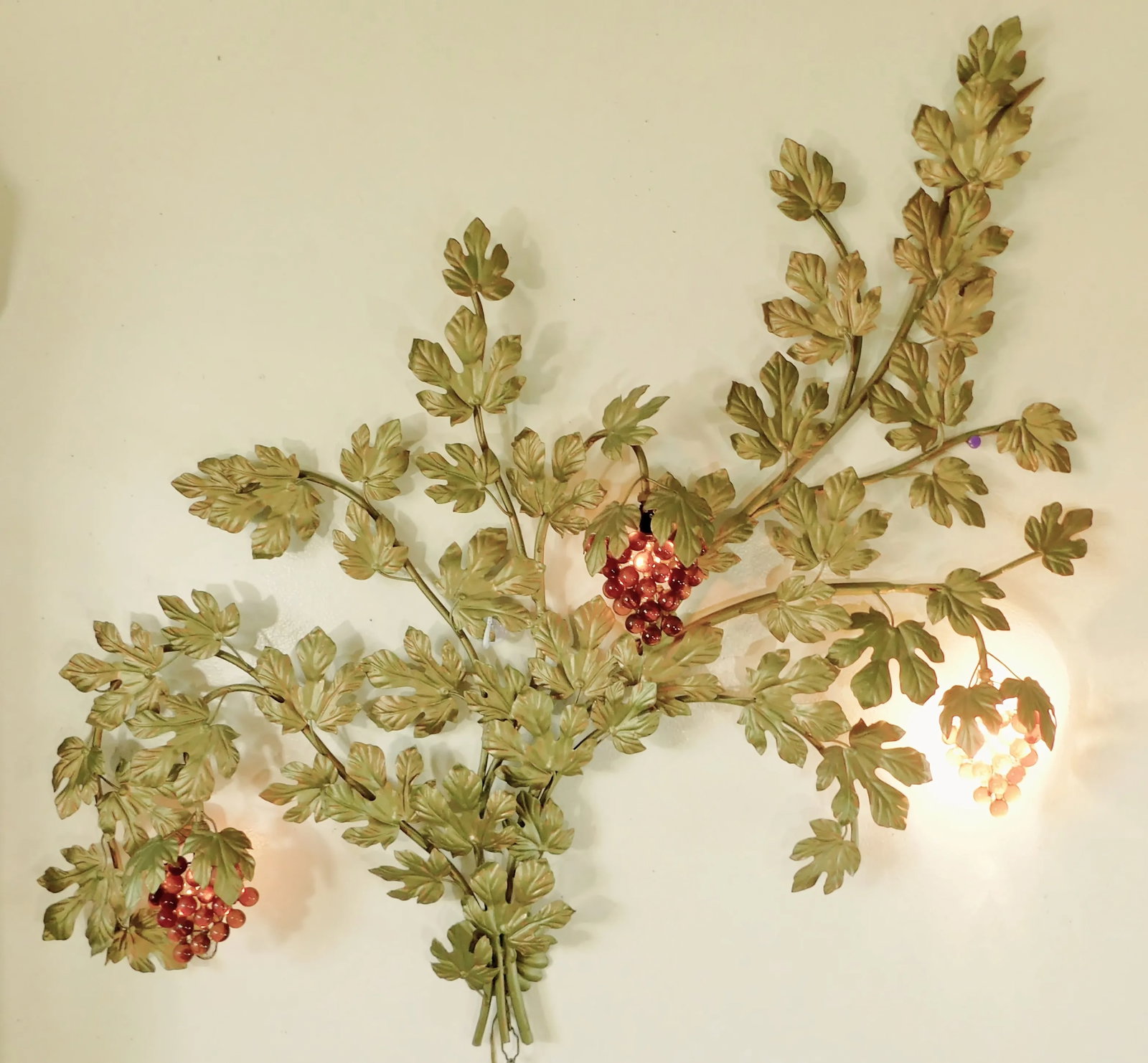 Large Vintage Mid Century Gold Italian Toleware Lighted Amber Grapes Electric Wall Sconce - 4