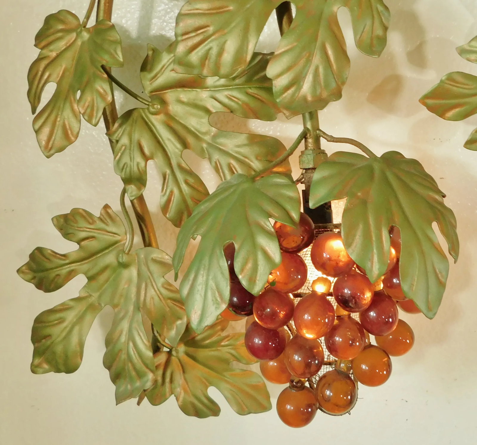 Large Vintage Mid Century Gold Italian Toleware Lighted Amber Grapes Electric Wall Sconce - 5