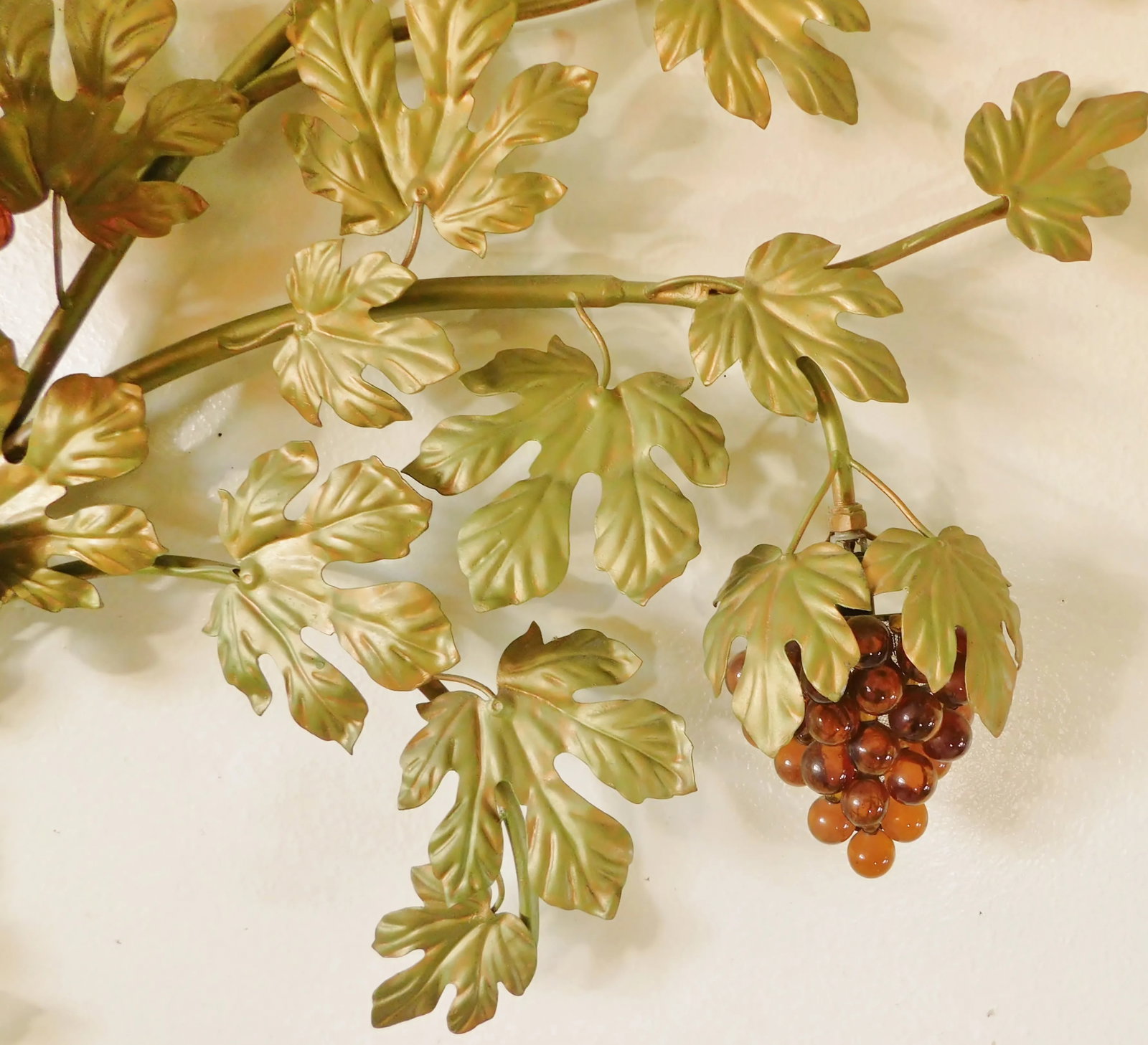 Large Vintage Mid Century Gold Italian Toleware Lighted Amber Grapes Electric Wall Sconce - 8