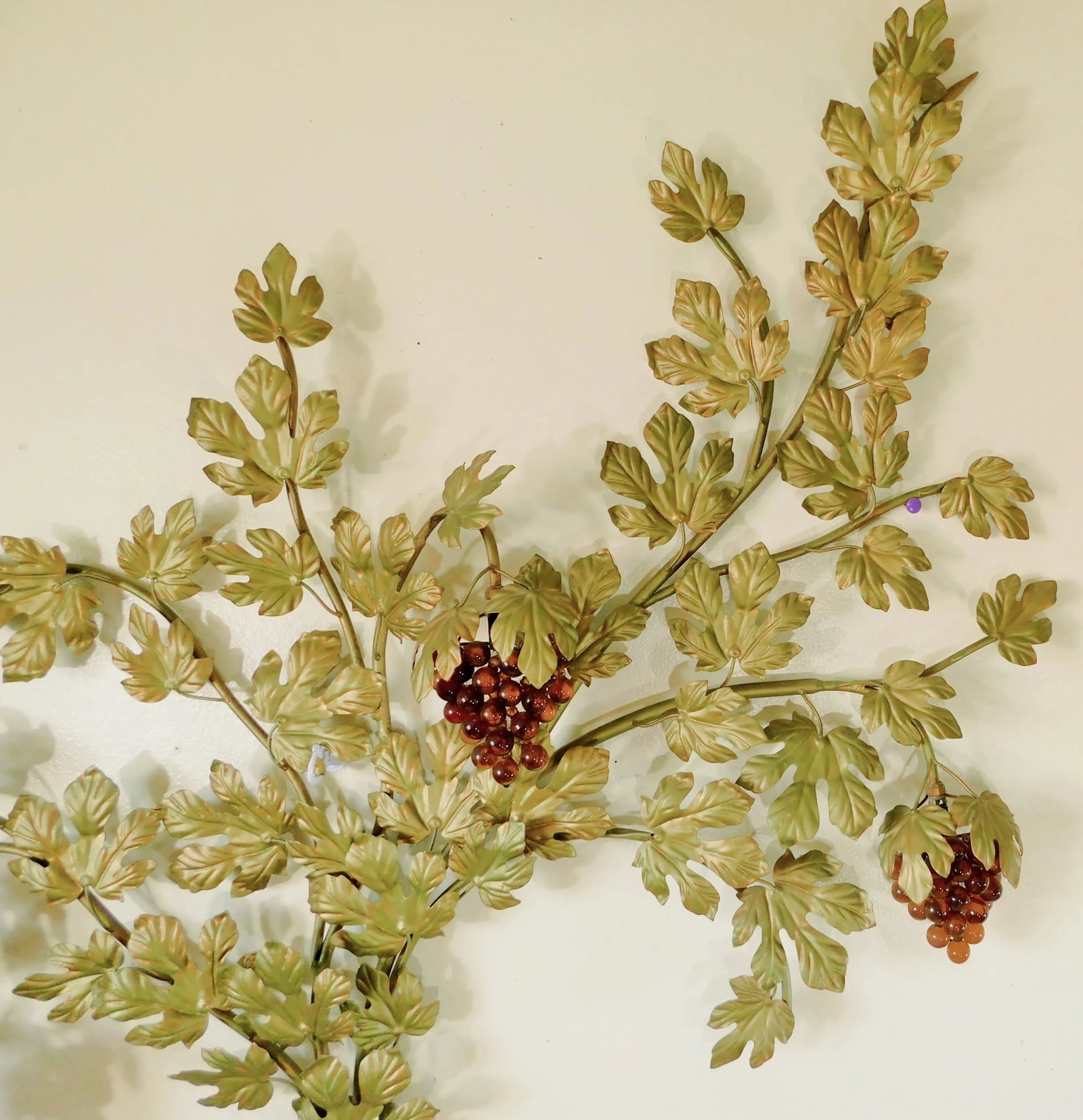 Large Vintage Mid Century Gold Italian Toleware Lighted Amber Grapes Electric Wall Sconce - 9