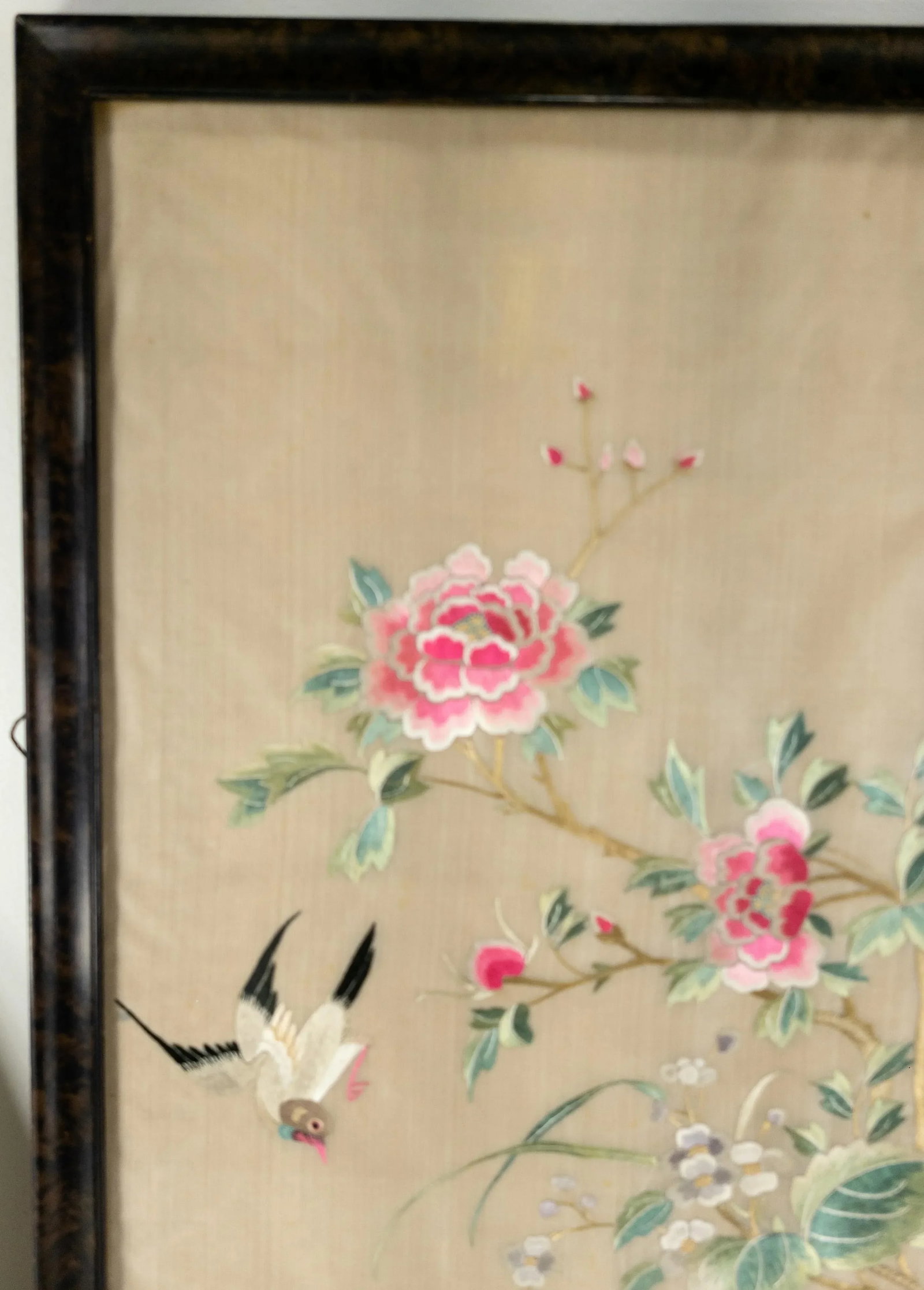 Early 20th Century Chinese Colorful Chinoiserie Embroidered Silk Textile Panel - 2