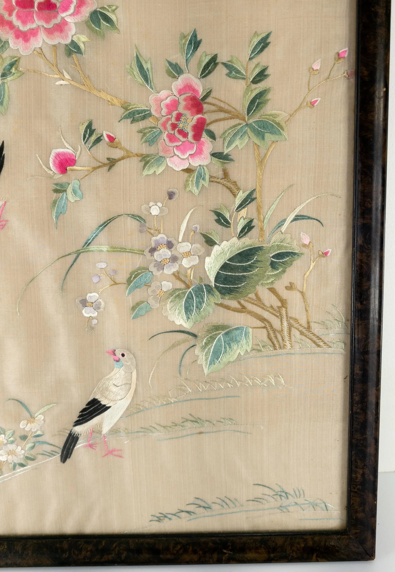 Early 20th Century Chinese Colorful Chinoiserie Embroidered Silk Textile Panel - 4