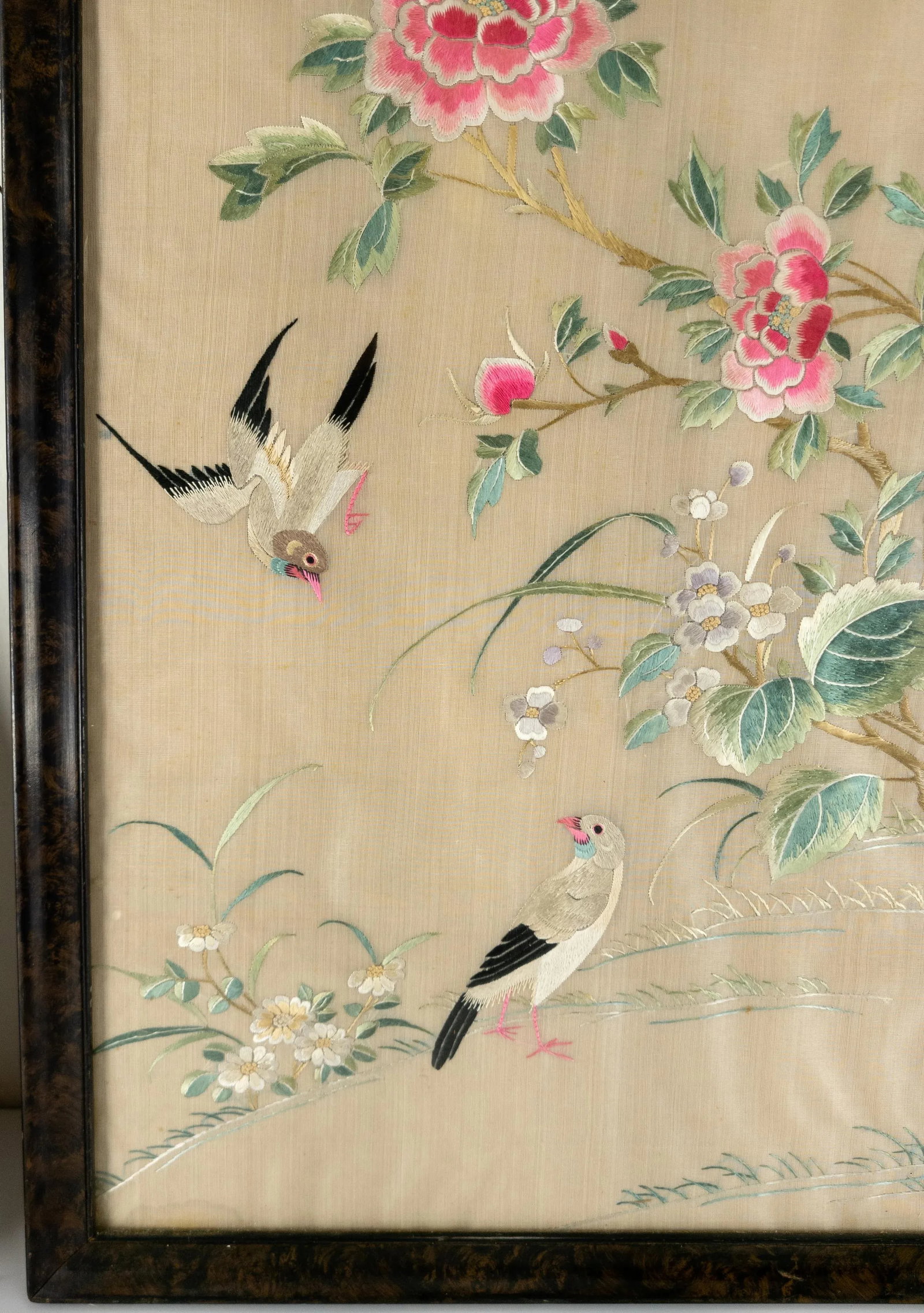 Early 20th Century Chinese Colorful Chinoiserie Embroidered Silk Textile Panel - 5