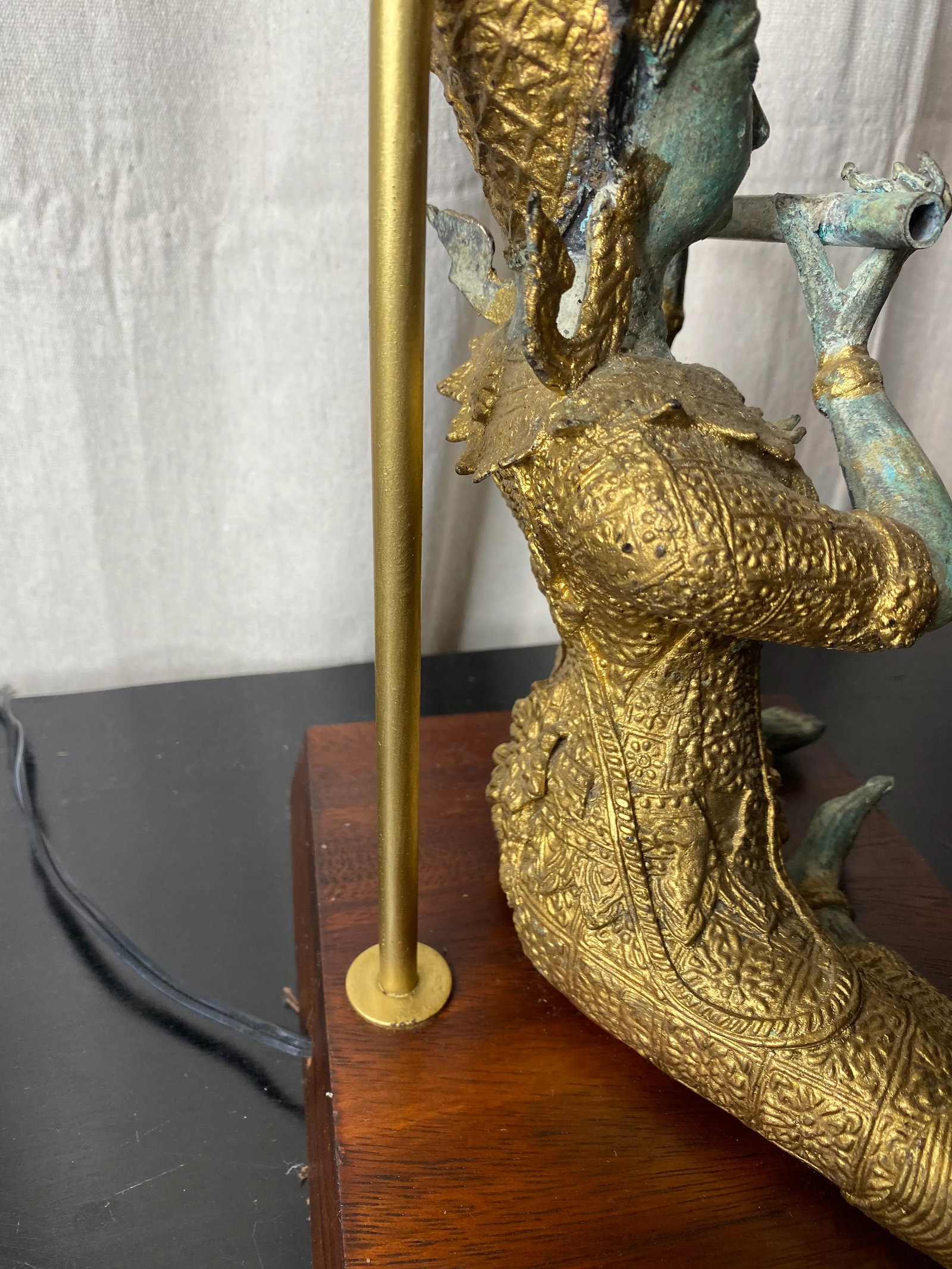Vintage Asian James Mont Style Gilt Metal Asian Deity Lamp. - 4