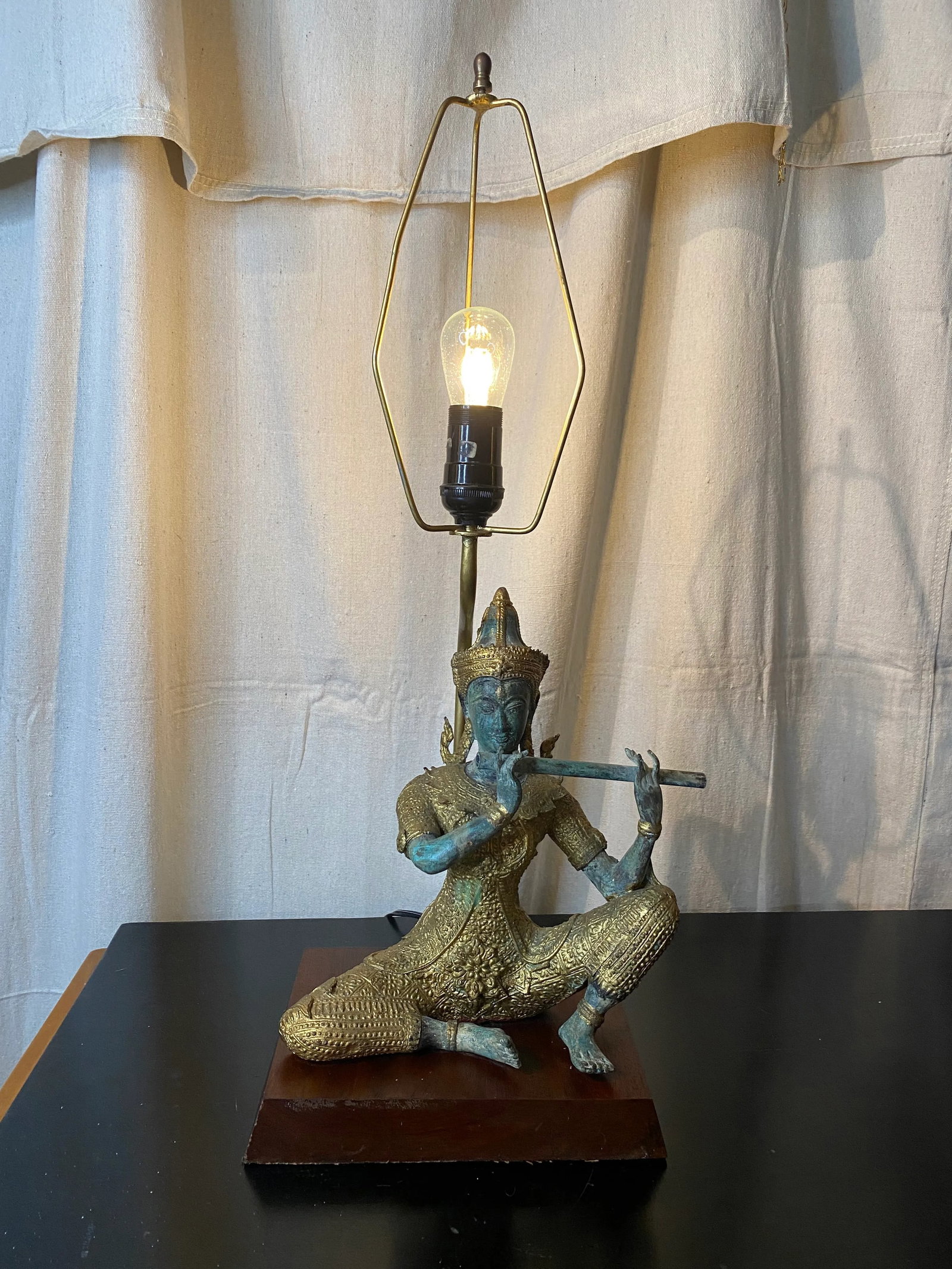 Vintage Asian James Mont Style Gilt Metal Asian Deity Lamp. - 6