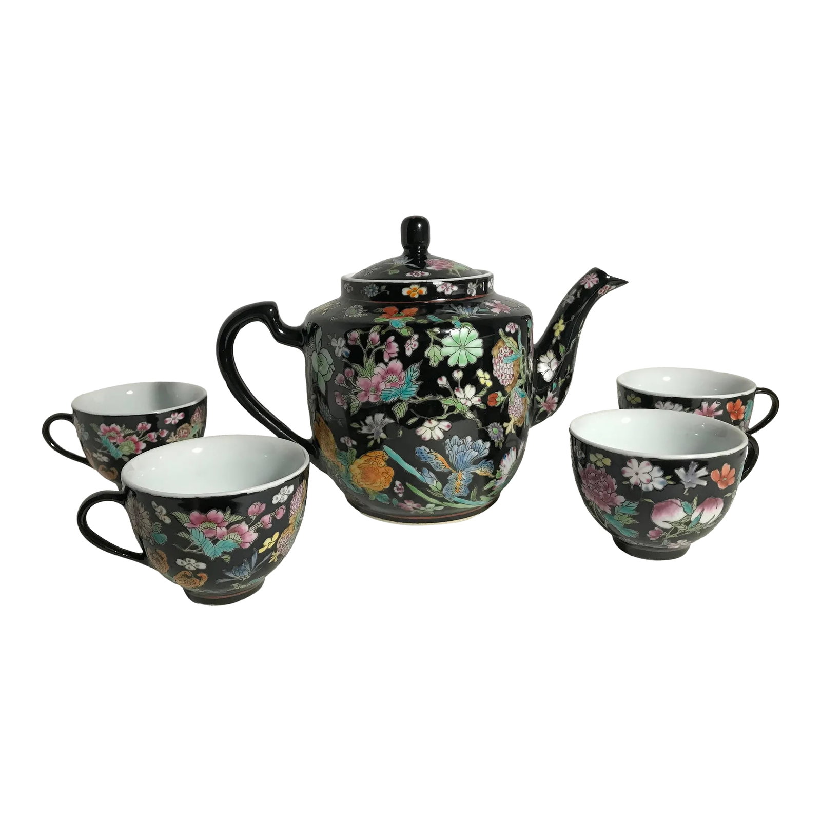 Vintage Chinese Famille Noire Porcelain Hand Painted Tea Set Teapot & 4 Cups: Vintage Chinese Famille Noire Porcelain Hand Painted Tea Set 32 OZ Teapot & 4 Cups Very good original condition: no chips or cracks! Condition: Alterations: Original Condition Unaltered
