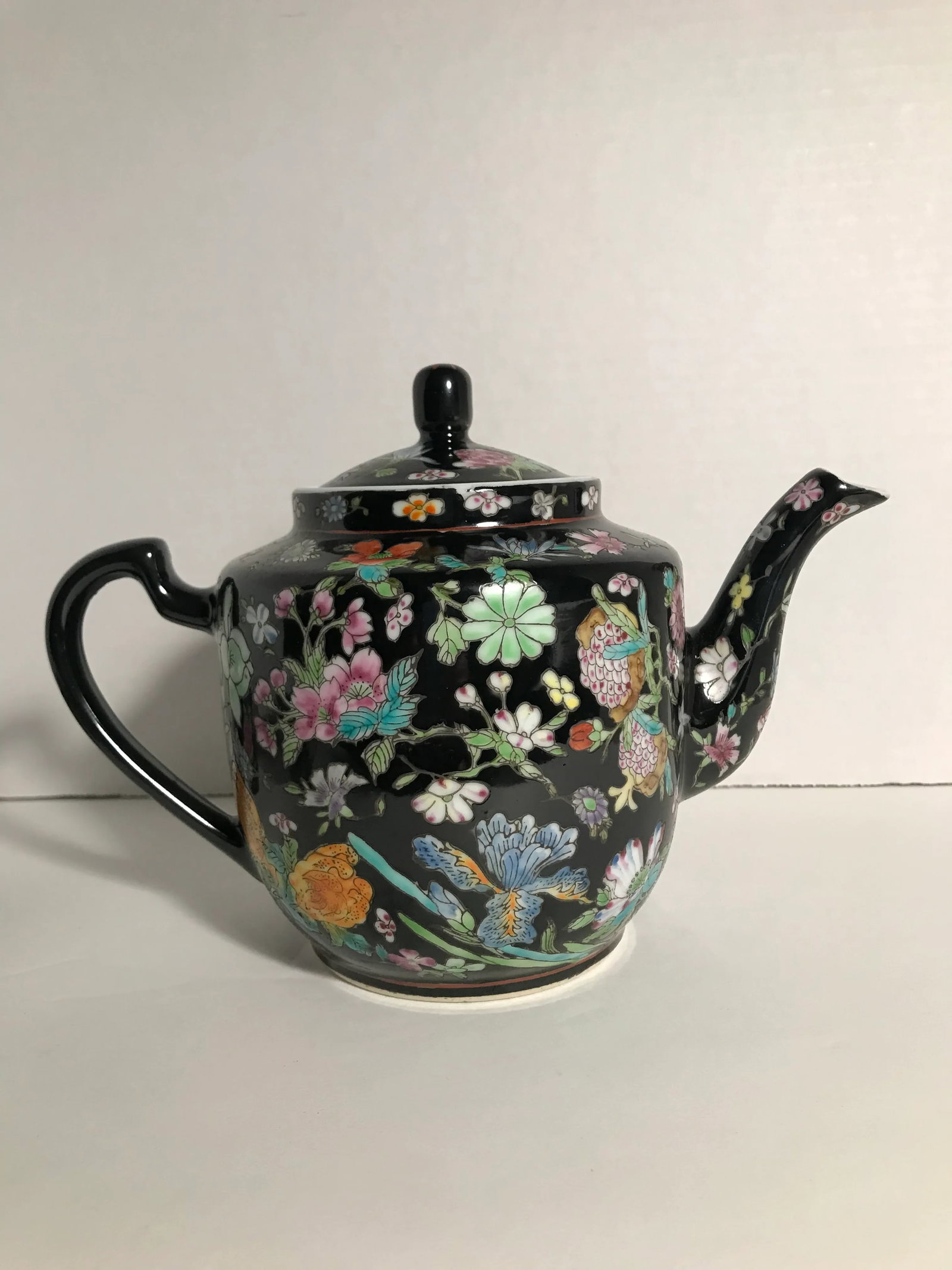 Vintage Chinese Famille Noire Porcelain Hand Painted Tea Set Teapot & 4 Cups - 2