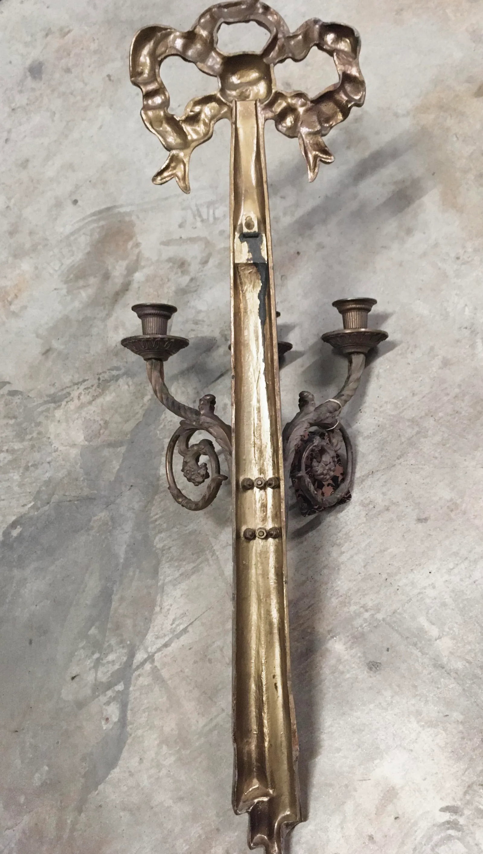 Antique Brass Ribbon Three-Arm Candle Sconce - 4