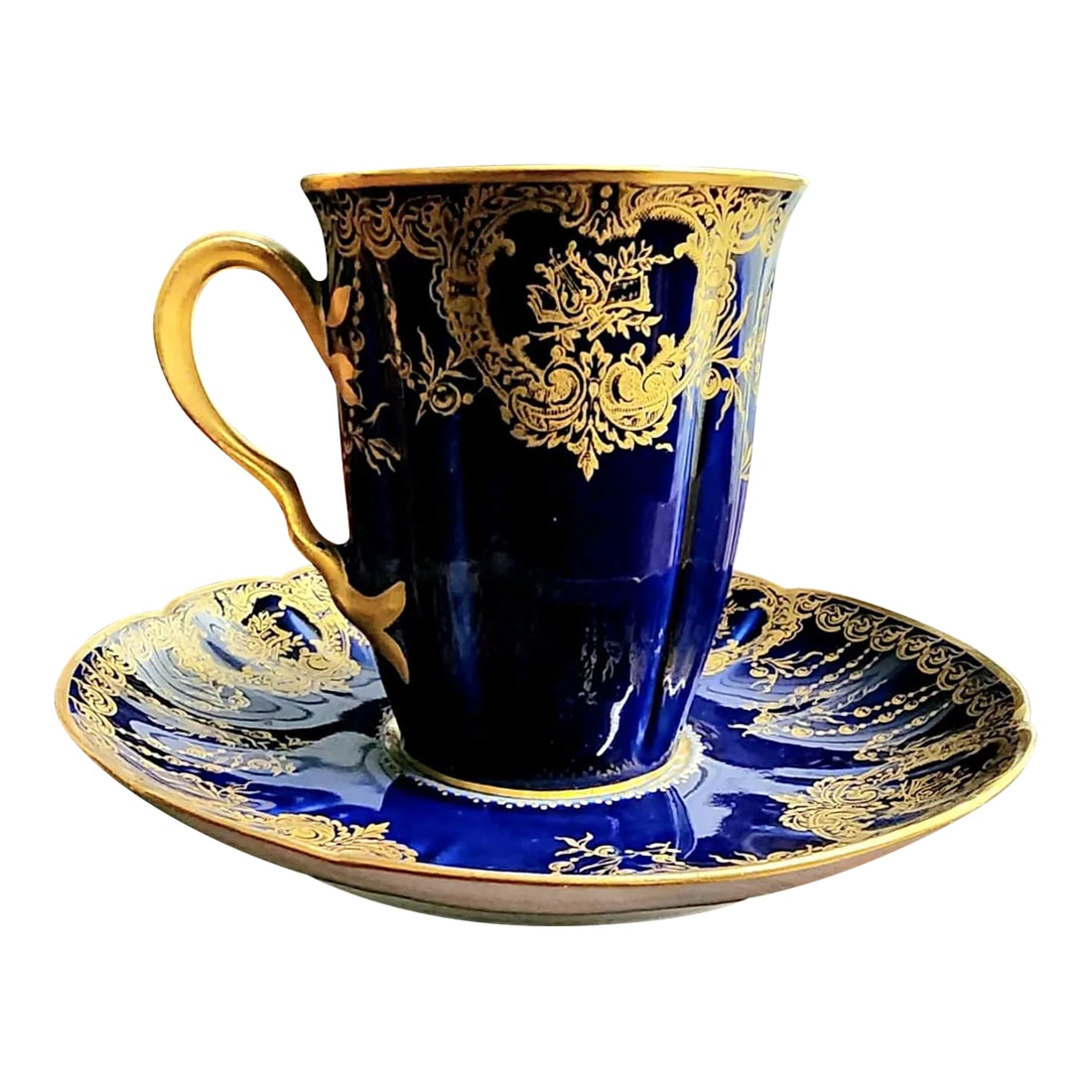 Antique Haviland Limoges Cobalt Blue & Gold Gilt Fine Porcelain Cup and Saucer Set: Antique French Fine Porcelain China Cup and Saucer Set w/Stand. Hand-Painted Cobalt Blue, Gold Gilt and White. Provenance: Haviland, France Maker Mark: Haviland and Co., Limoges. France Condition: Alt