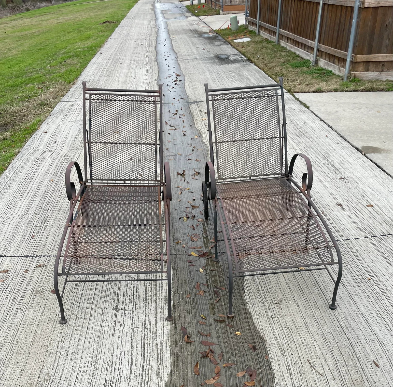 Mid Century Modern Salterini Style Iron Mesh Outdoor Chaise Lounges - a Pair - 10