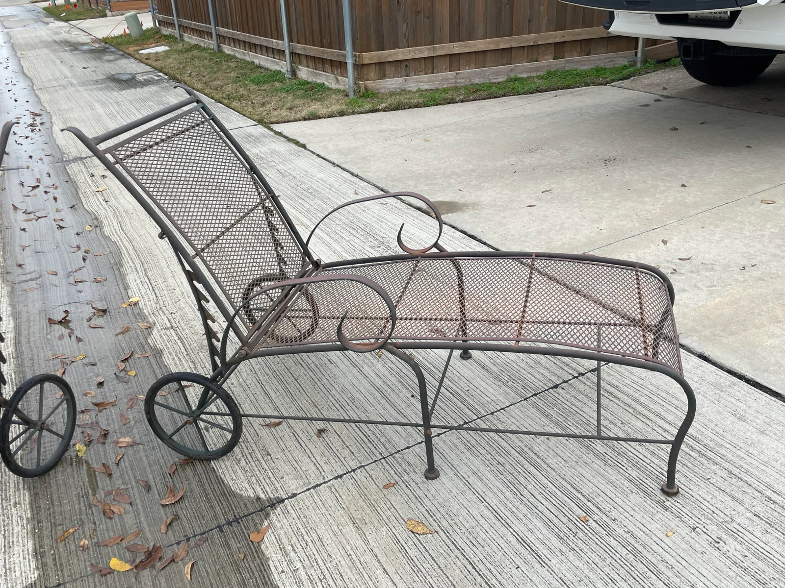 Mid Century Modern Salterini Style Iron Mesh Outdoor Chaise Lounges - a Pair - 5