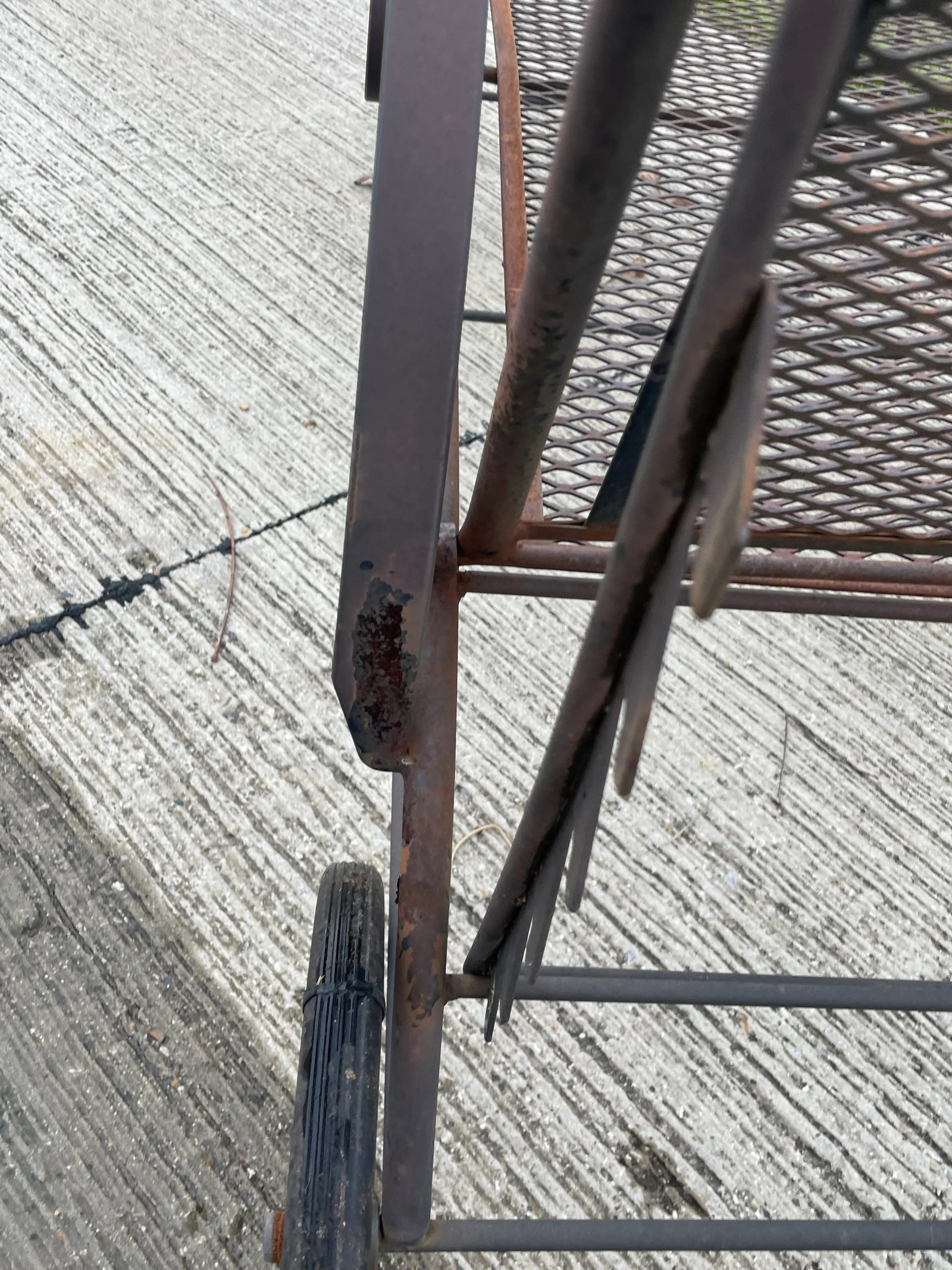 Mid Century Modern Salterini Style Iron Mesh Outdoor Chaise Lounges - a Pair - 7
