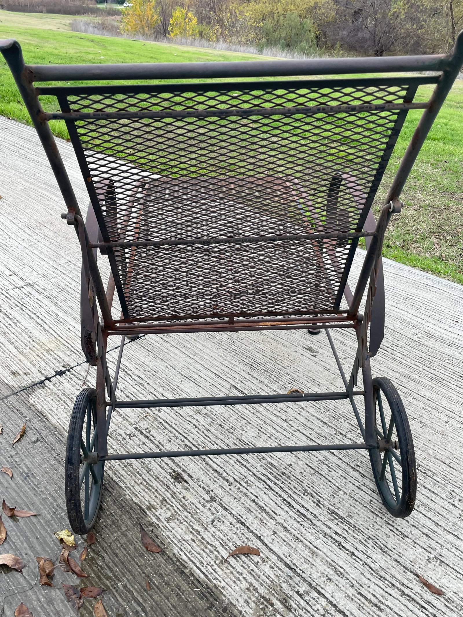 Mid Century Modern Salterini Style Iron Mesh Outdoor Chaise Lounges - a Pair - 8