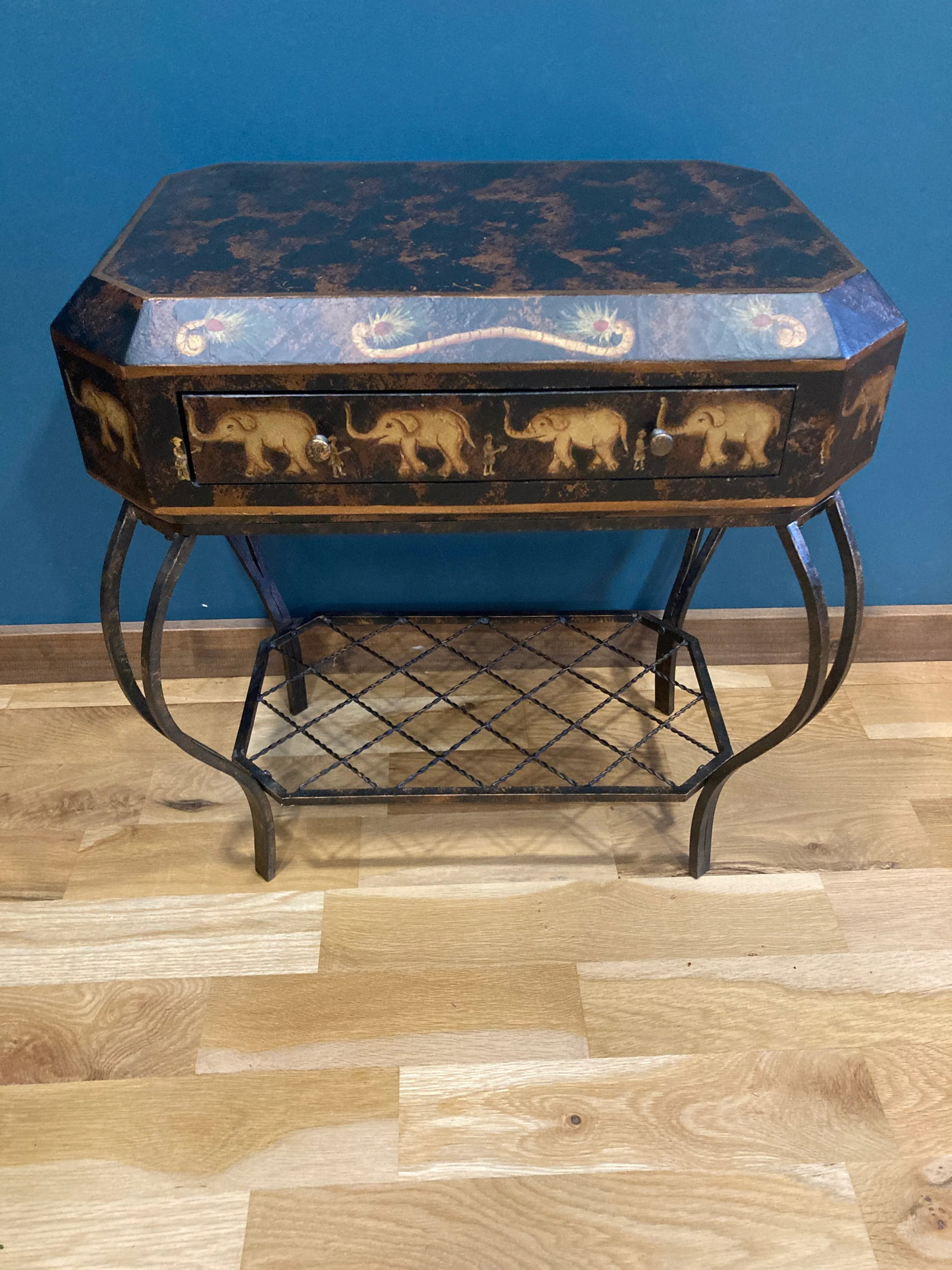 Late 20th Century Elephant Trunk Side Table With Iron Base - 9