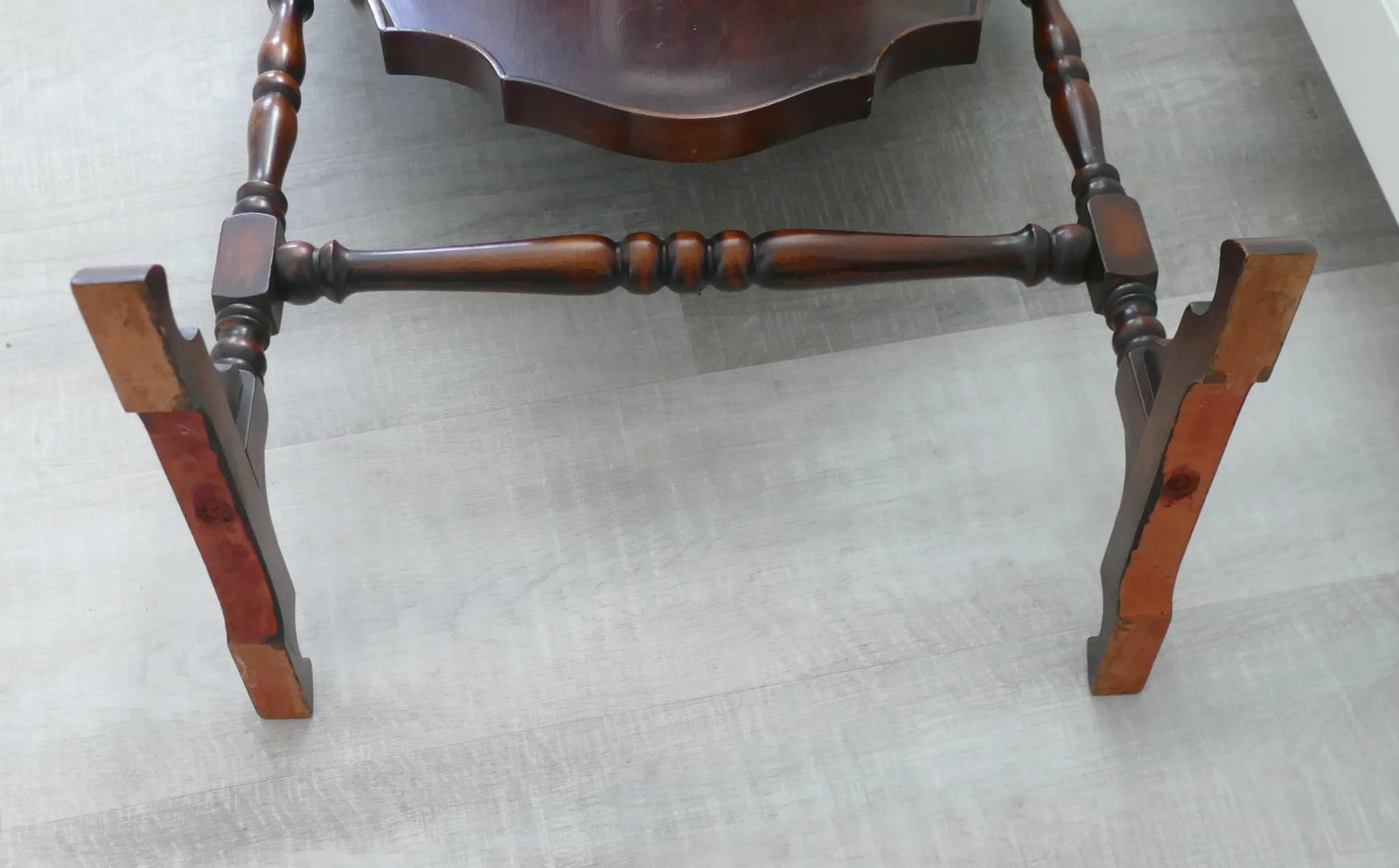 Early 20th Century Antique Tilt Top Pie Crust Table - Shape Handle - 12