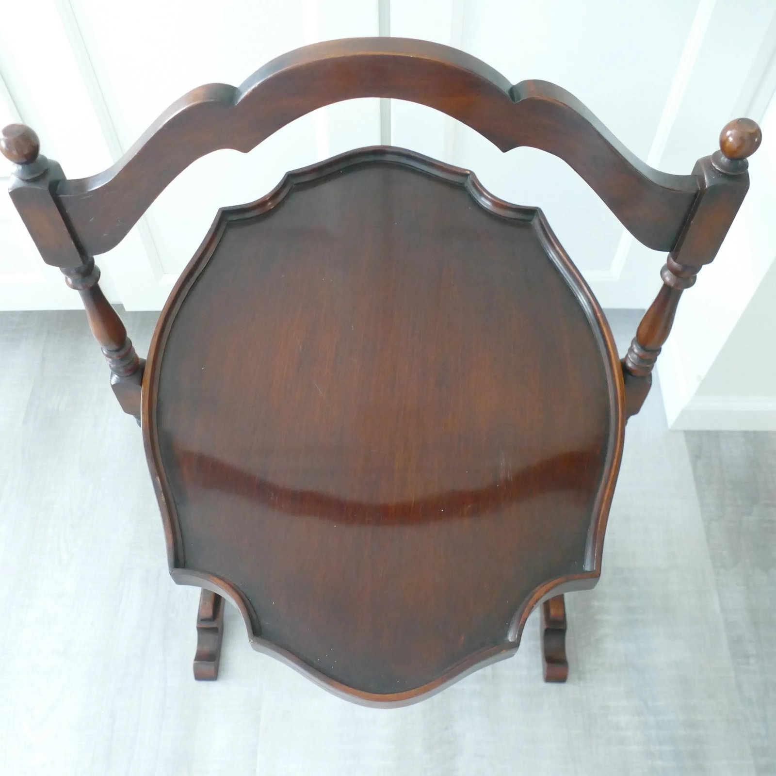 Early 20th Century Antique Tilt Top Pie Crust Table - Shape Handle - 4