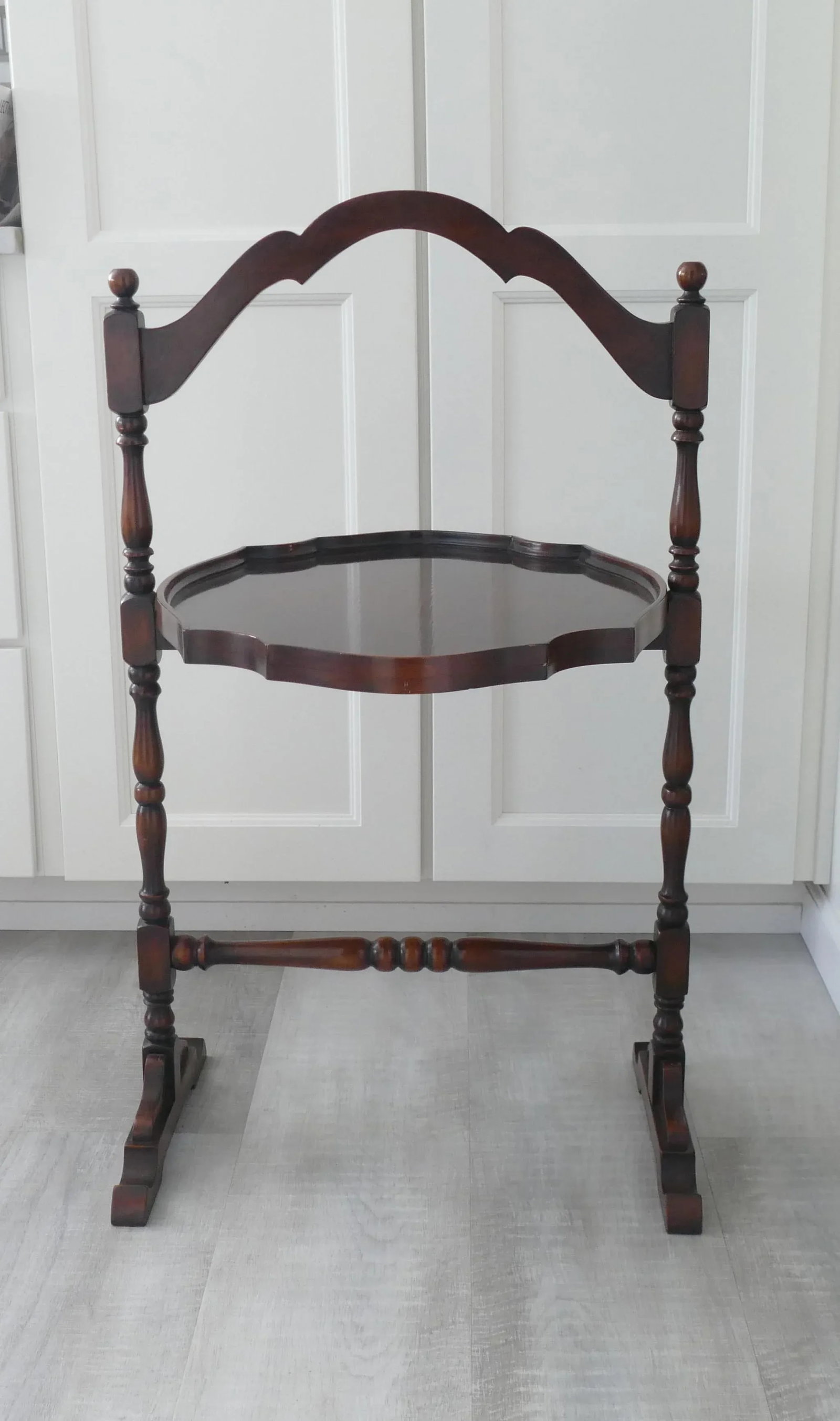 Early 20th Century Antique Tilt Top Pie Crust Table - Shape Handle - 6
