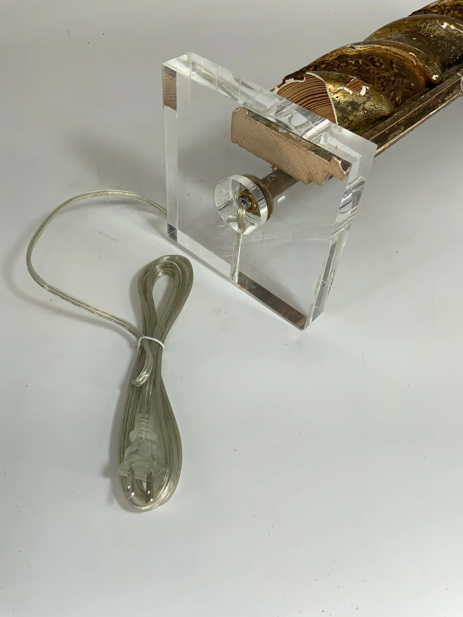 18th Century Italian Carved and Gilt Fragment Lamp - 10