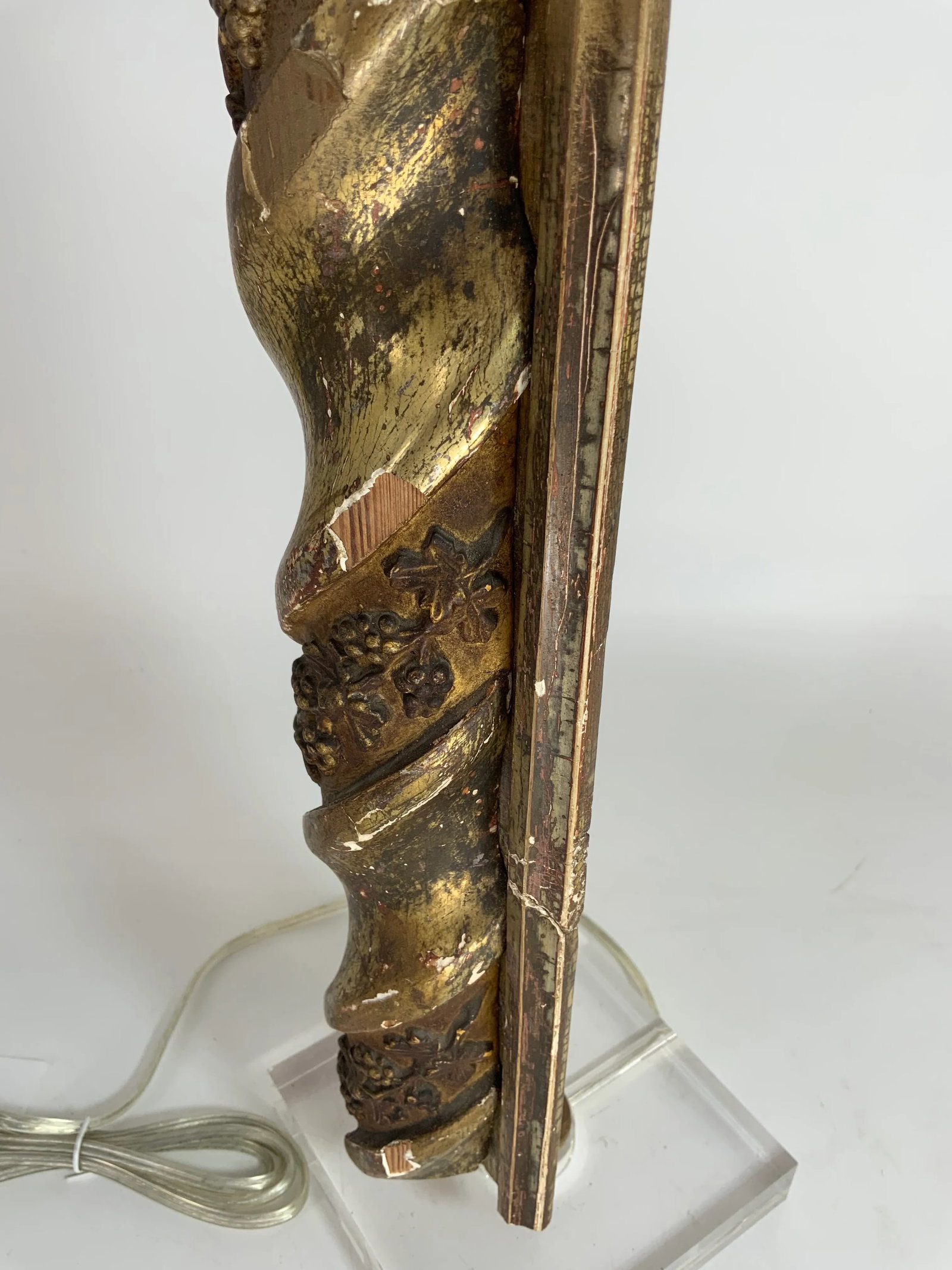 18th Century Italian Carved and Gilt Fragment Lamp - 6