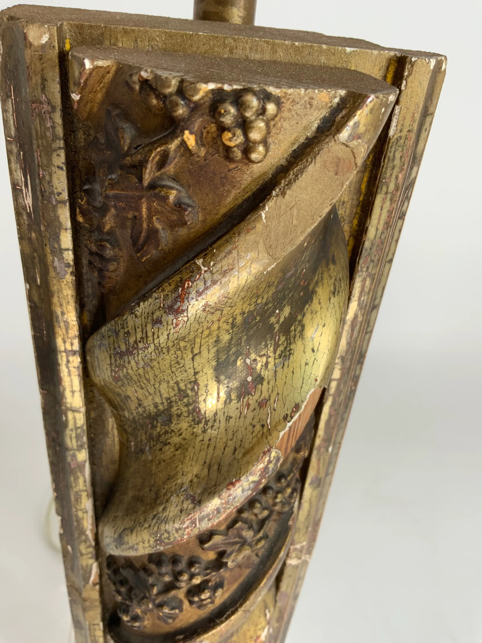 18th Century Italian Carved and Gilt Fragment Lamp - 8