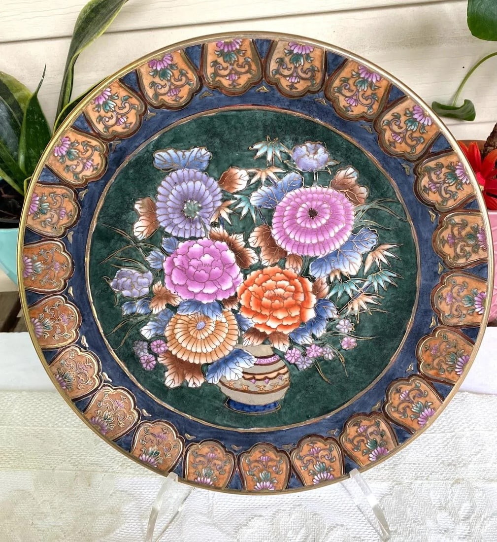 Vintage Mid 20th Century Ko-Kutani Style Decorative Plate, Hand Painted Bouquet With Gold Rim Flower - 11