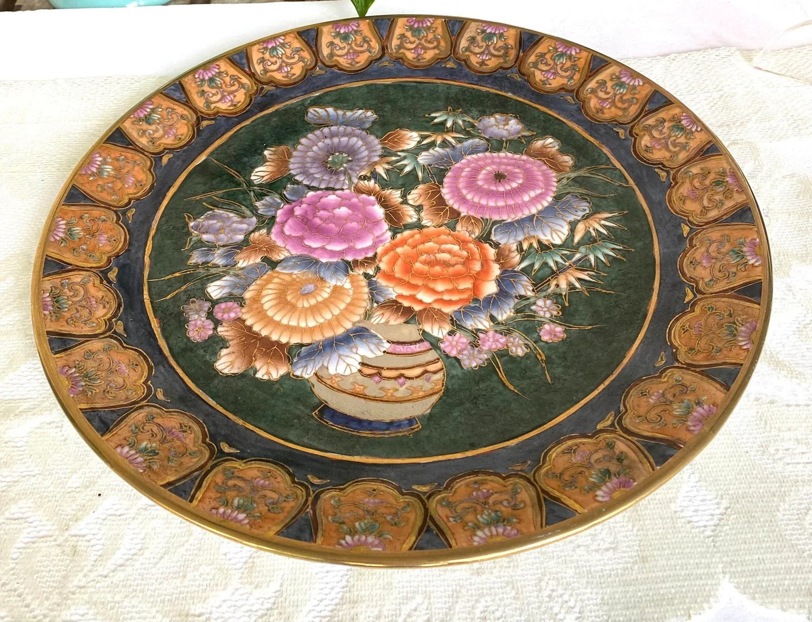 Vintage Mid 20th Century Ko-Kutani Style Decorative Plate, Hand Painted Bouquet With Gold Rim Flower - 2