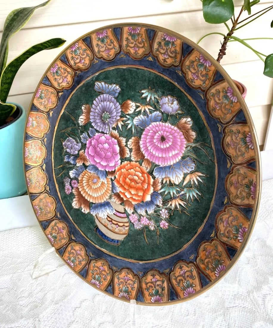 Vintage Mid 20th Century Ko-Kutani Style Decorative Plate, Hand Painted Bouquet With Gold Rim Flower - 3