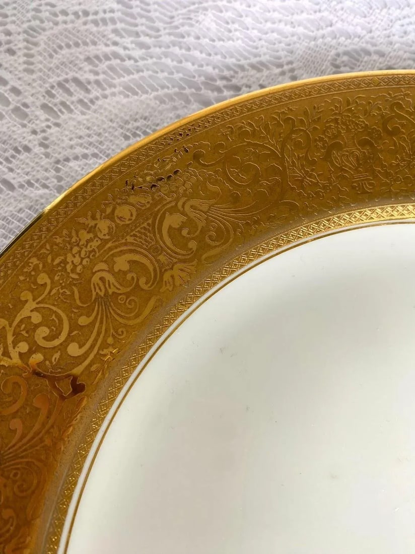 Vintage Royal Lb Bavaria 22 Karat Gold Embossed Rim Warranted Plate with Cream Center - 3
