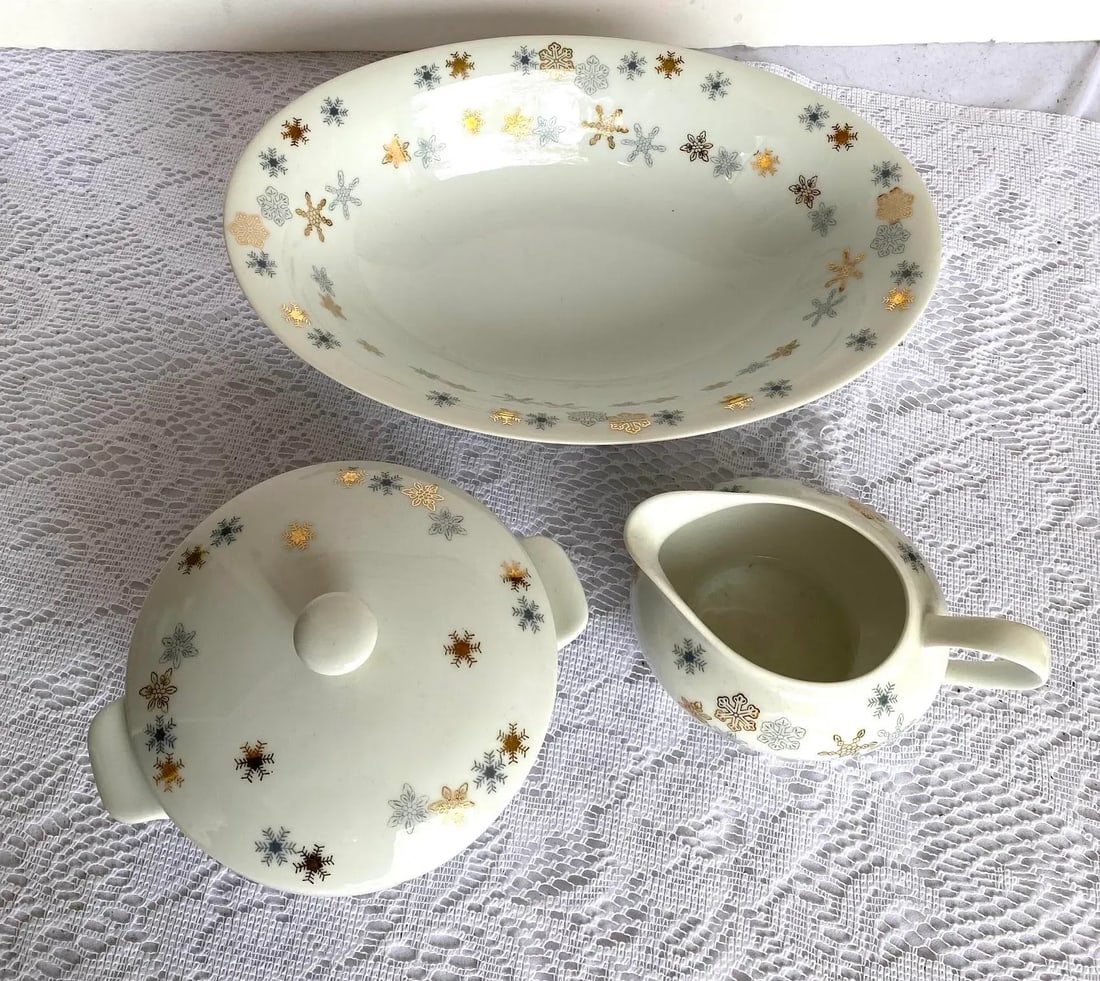 1950s Lipper & Mann Snow Star Gold, Blue Snowflakes Japan 3 Piece Serving Set - 2