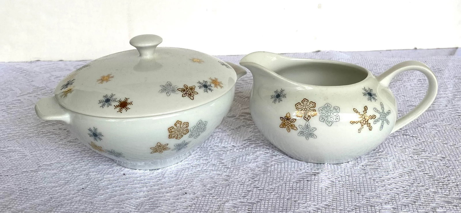 1950s Lipper & Mann Snow Star Gold, Blue Snowflakes Japan 3 Piece Serving Set - 3