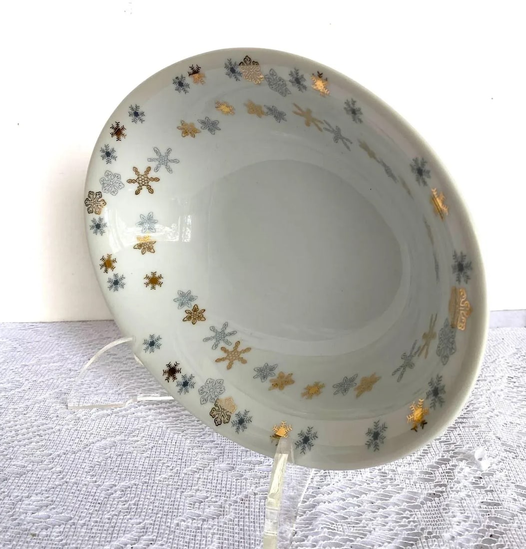 1950s Lipper & Mann Snow Star Gold, Blue Snowflakes Japan 3 Piece Serving Set - 5
