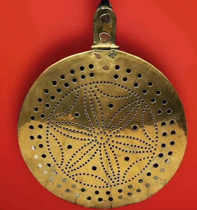 Early 18th Century French Brass Plague Pan With Forged Iron Handle - 2