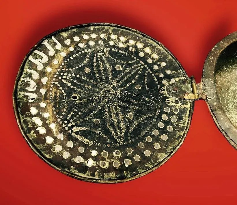 Early 18th Century French Brass Plague Pan With Forged Iron Handle - 8