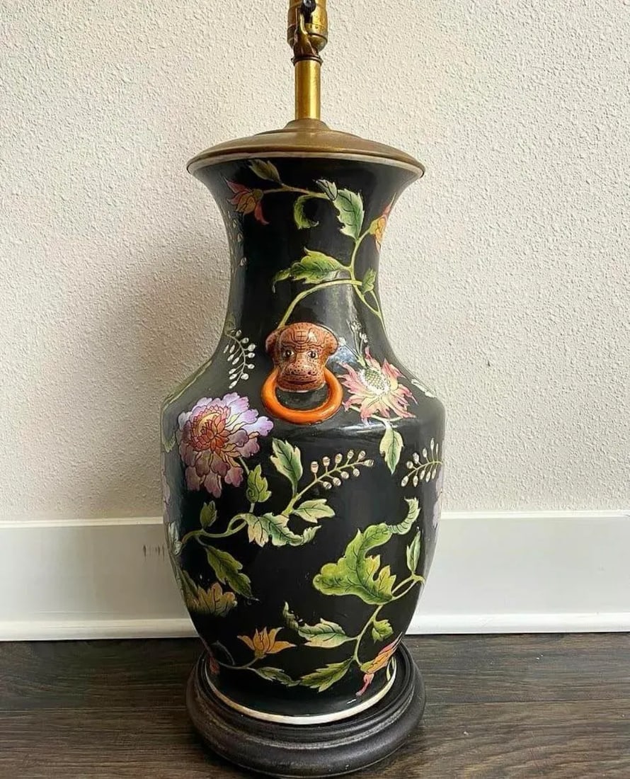 Vintage Black Floral Chinoiserie Lamp With Leopard Like Foo Dog Accents - 8