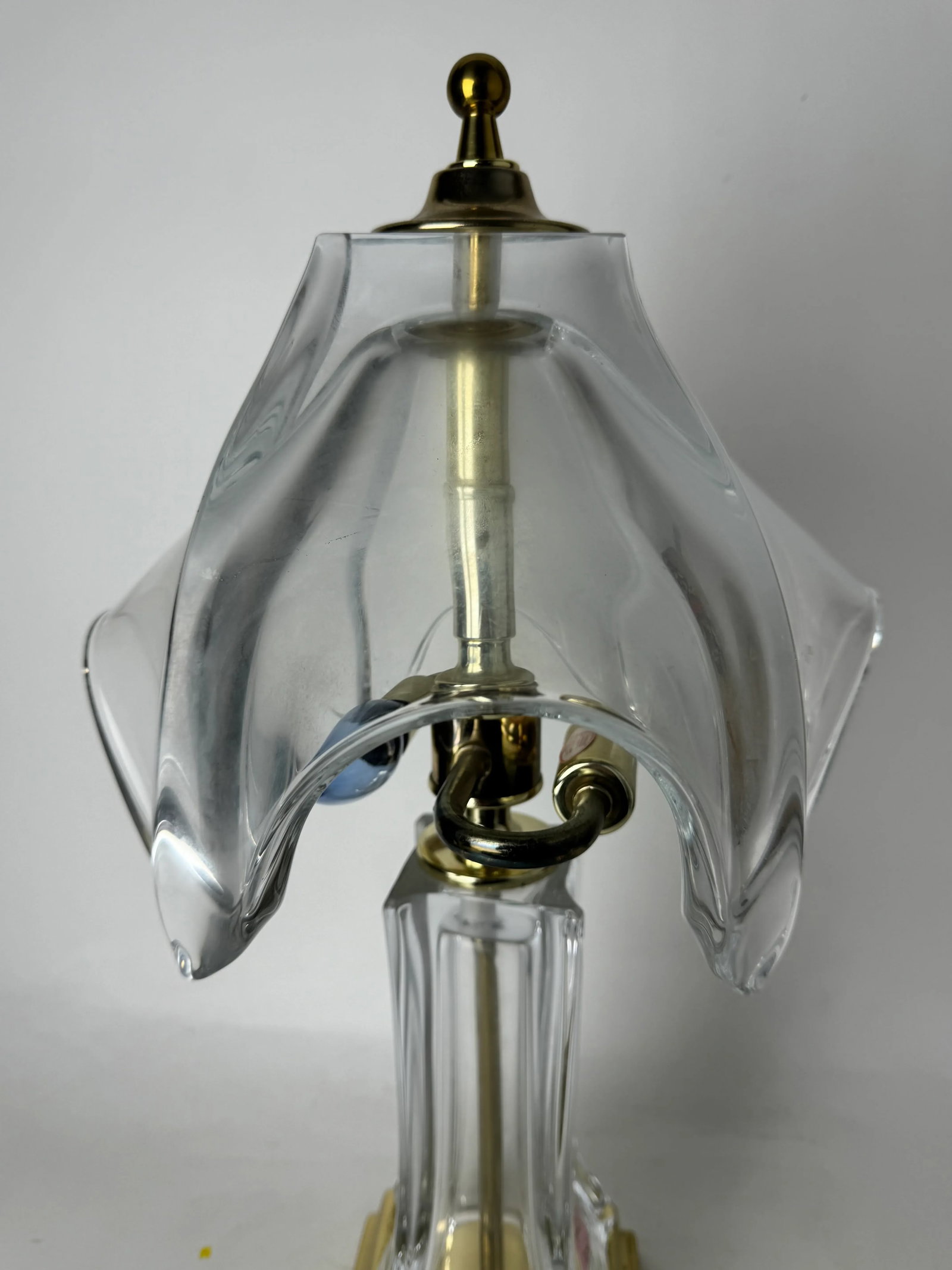 1970's Cofrac Art Verrier Style Leaded Crystal Glass and Brass Table Lamp - 4