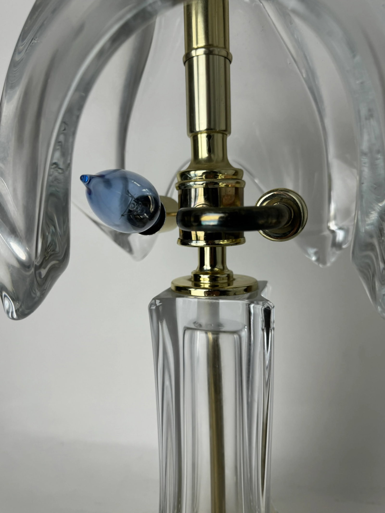 1970's Cofrac Art Verrier Style Leaded Crystal Glass and Brass Table Lamp - 5