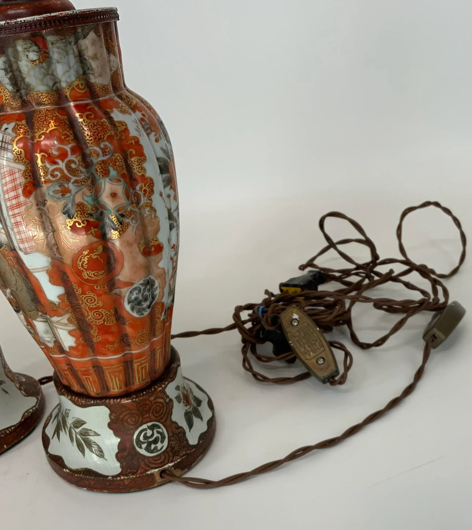Pair of Antique Japanese Kutani Hand Painted Table Lamps. - 10