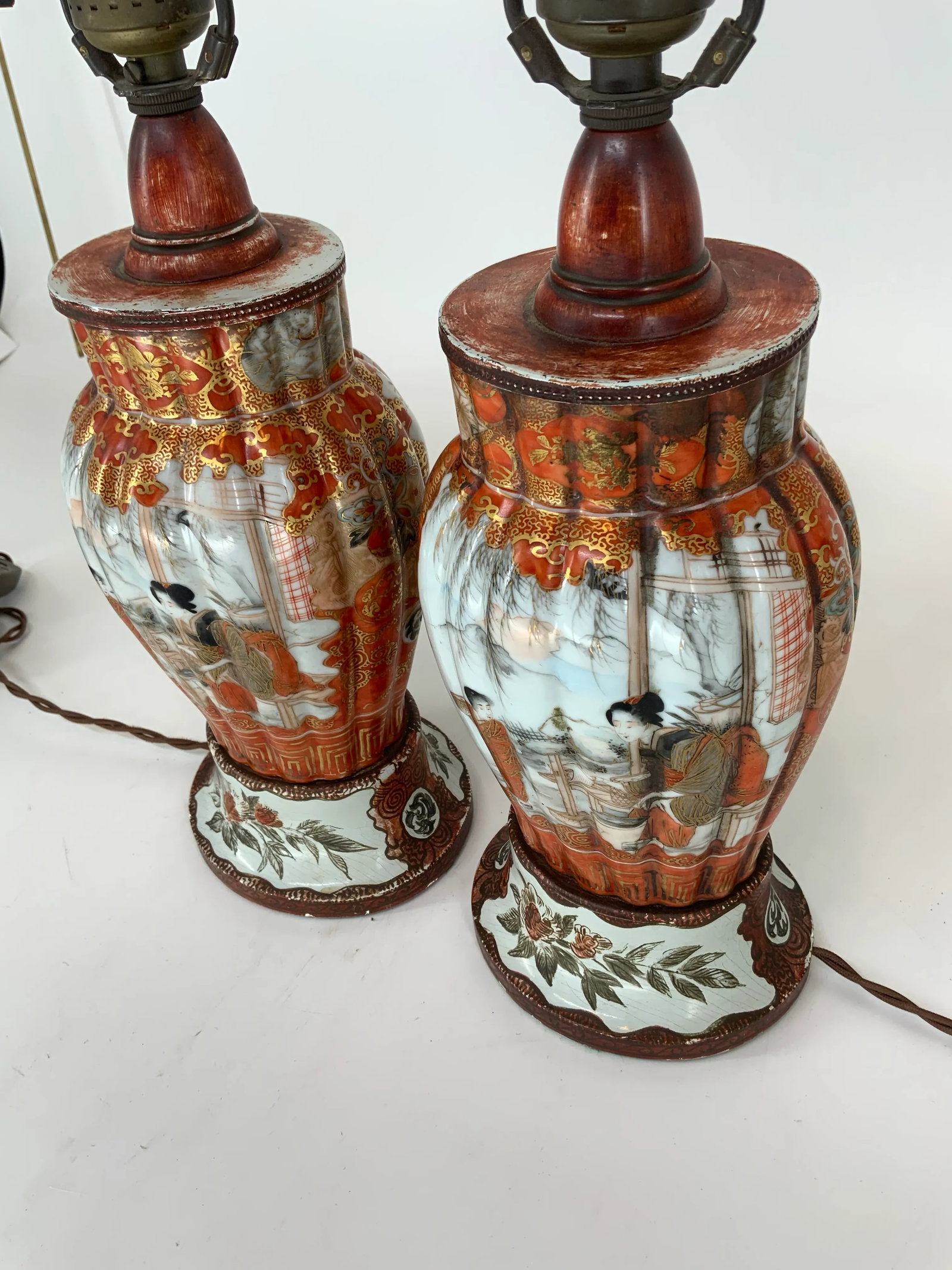Pair of Antique Japanese Kutani Hand Painted Table Lamps. - 4