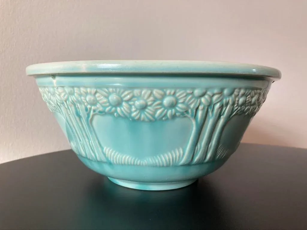 Early 20th Century Homer Laughlin Porcelain Bowl- Large - 2