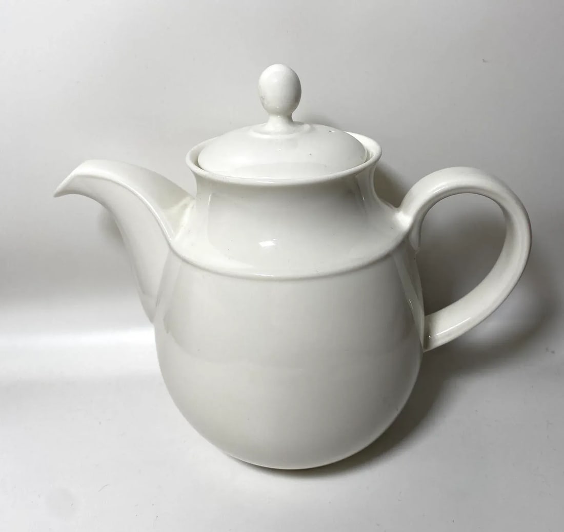 1990s Royal Doulton Silhouette Expressions Teapot & Lid - 3