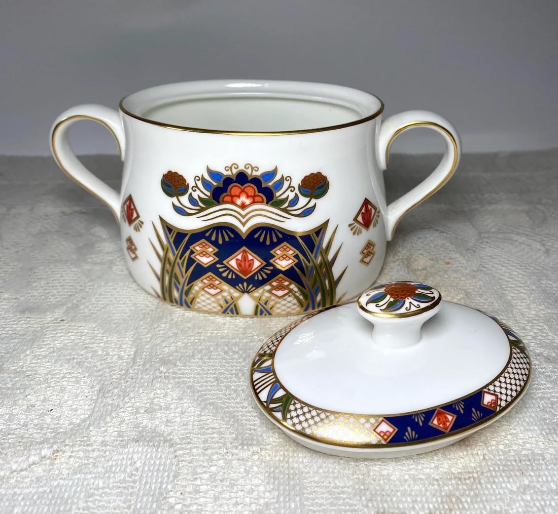 1990s Royal Crown Derby Rutland Sugar Bowl and Creamer - Blue & Rust Flowers, Gold Lattice Design, G - 7