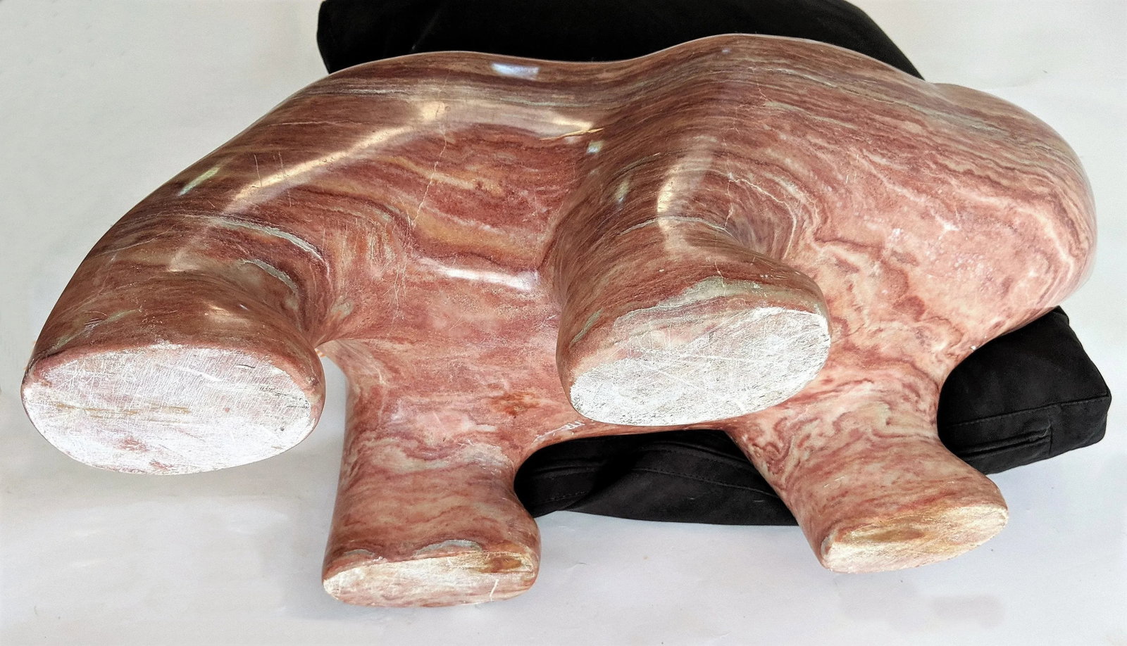 1980s Fred Begay Alabaster Bear Sculpture - 7