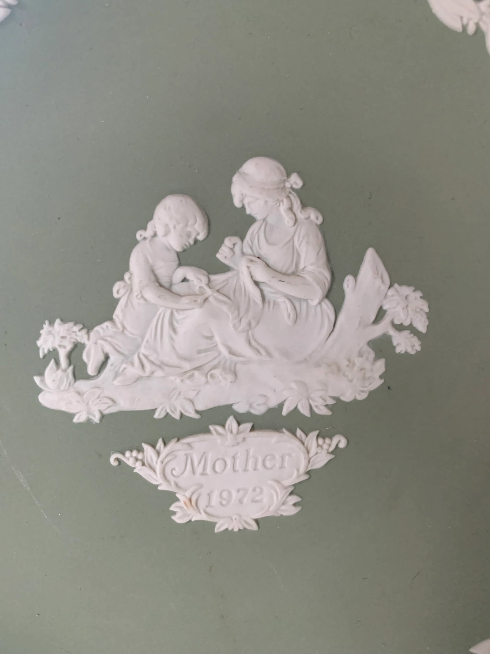 Wedgwood Jasperware Green Mother Plate 1972 - 2